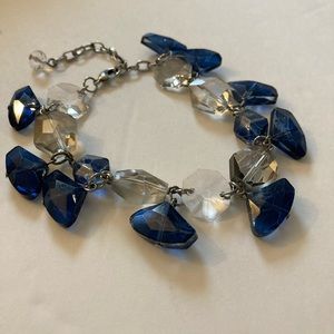 BEAUTIFUL BLUE/CLEAR BEADED BRACELET